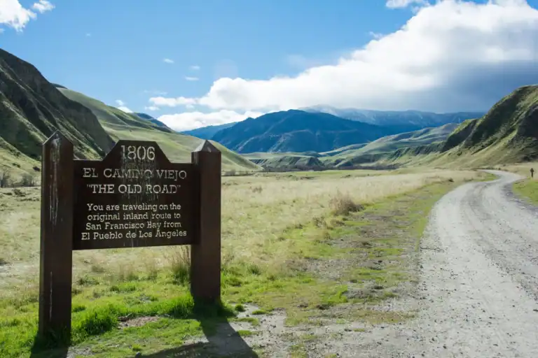 Scenic view of El Camino Viejo trail in Wind Wolves Preserve with mountains and blue sky.
